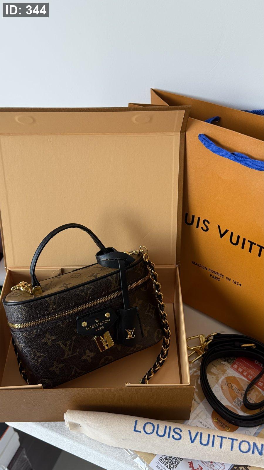 شنطة - Louis Vuitton vanity chain / شامل علبة كواليتي ماستر